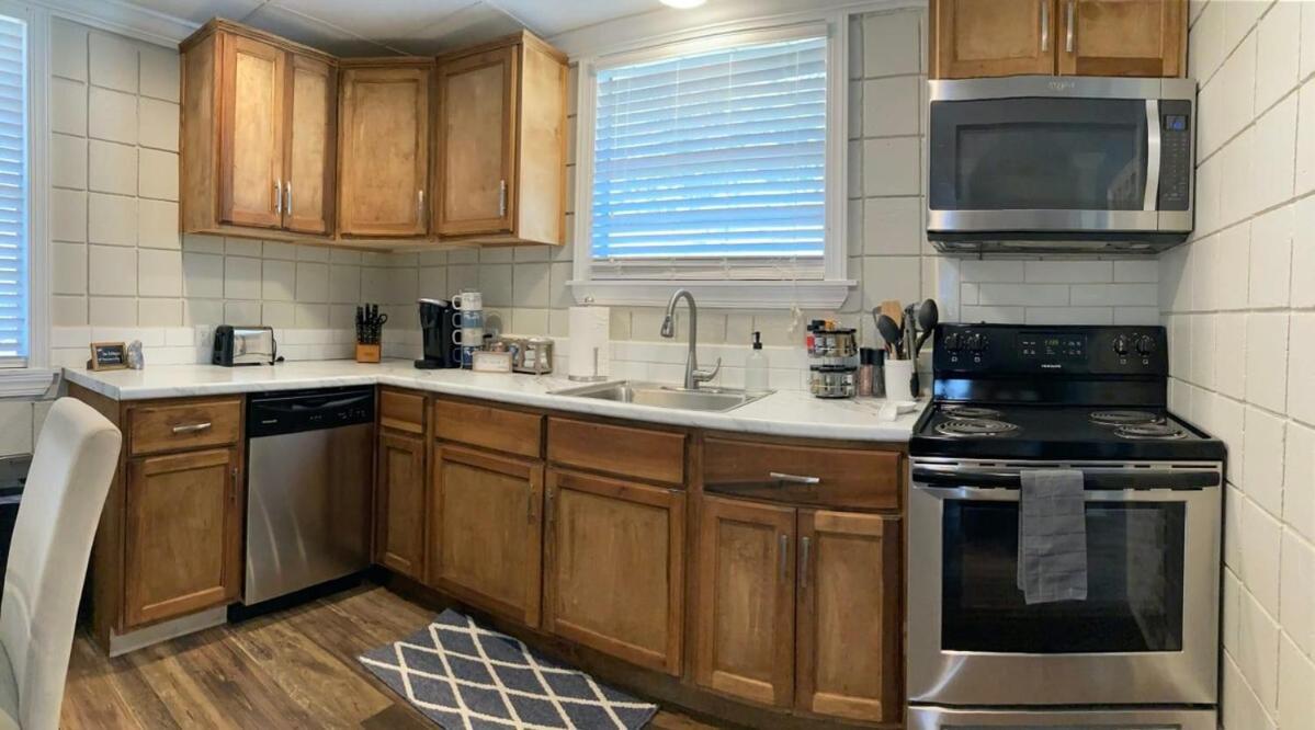 Comfortable Cottage On The Blue Mile - Close To Gsu! Стейтсбъро Екстериор снимка